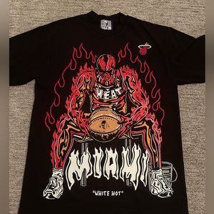 Warren lotas NWT Miami heat tee size medium